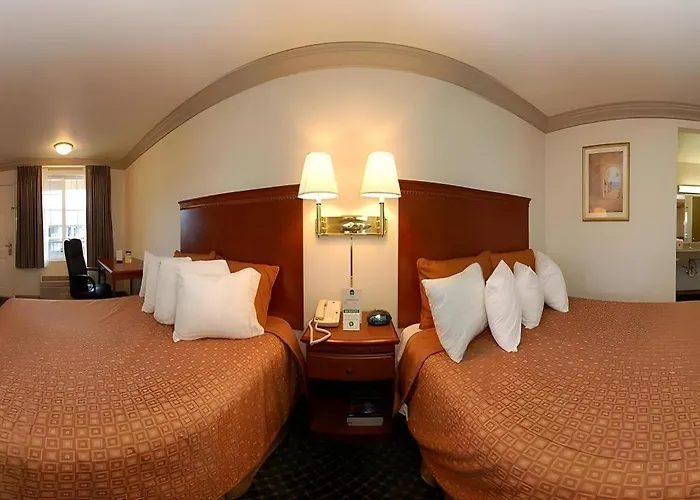 Cloverdale Wine Country Inn And Suites